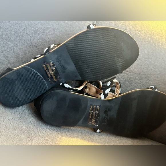 Clearance QUPID BRAIDED GLADIATOR SANDAL BLACK & WHITE SUEDE 8 - Picture 8 of 10